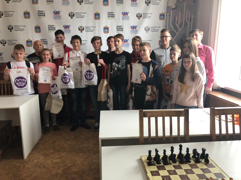 Funny cat поздравил участников Первенства по шахматам
